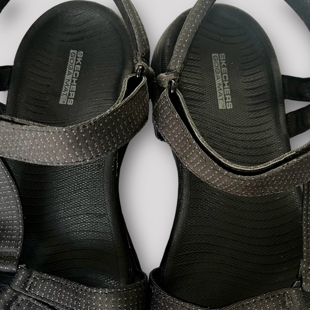 SOLD*********Skechers On the GO 600 Brilliancy Sandals Size 10 Black SN 15316 - Picture 4 of 16